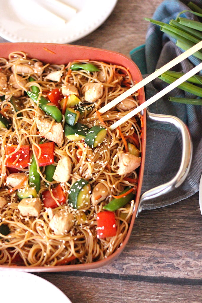 This Chicken Lo Mein can be ready in just 20 minutes! Simple to make with ingredients you probably already have on hand! #lomein #30minutemeals Chicken Vegetable Lo Mein in a pan
