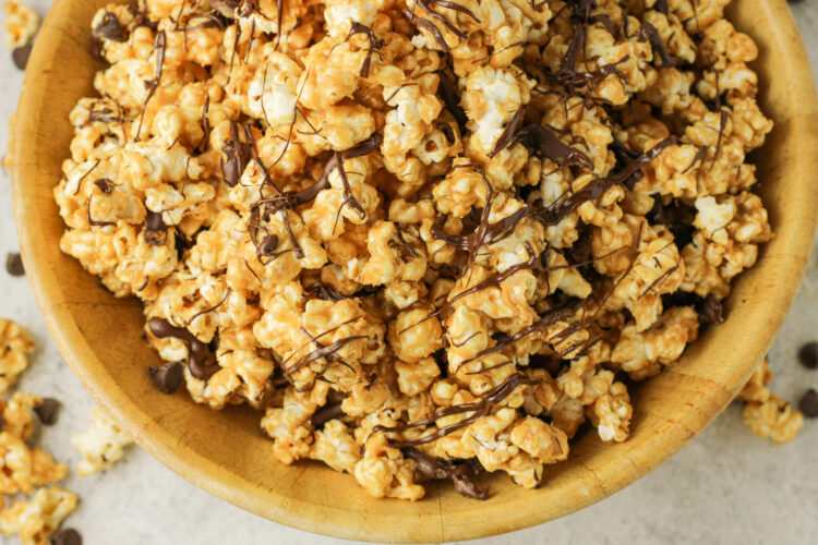 peanut butter popcorn with chocolate drizzle