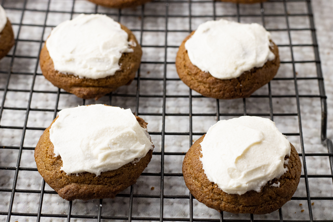 frosting ginger cookies
