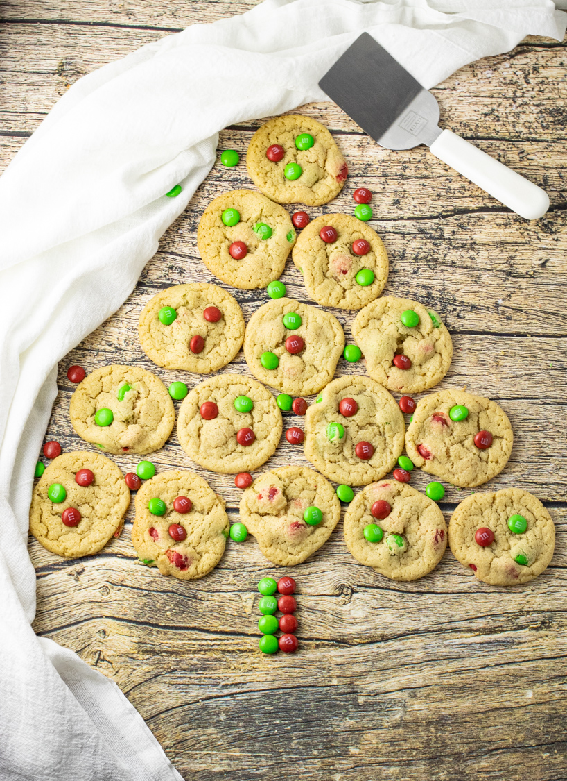 cookies lined up in a christmas tree shape