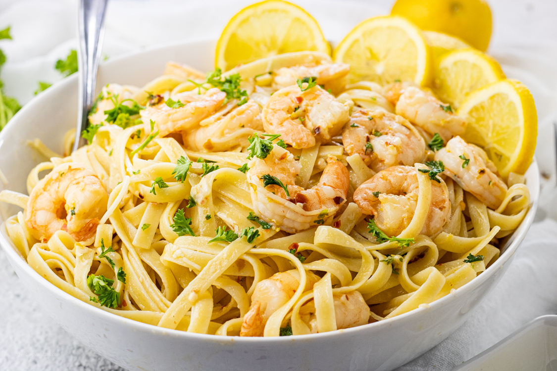 pasta with lemon and garlic flavored shrimp