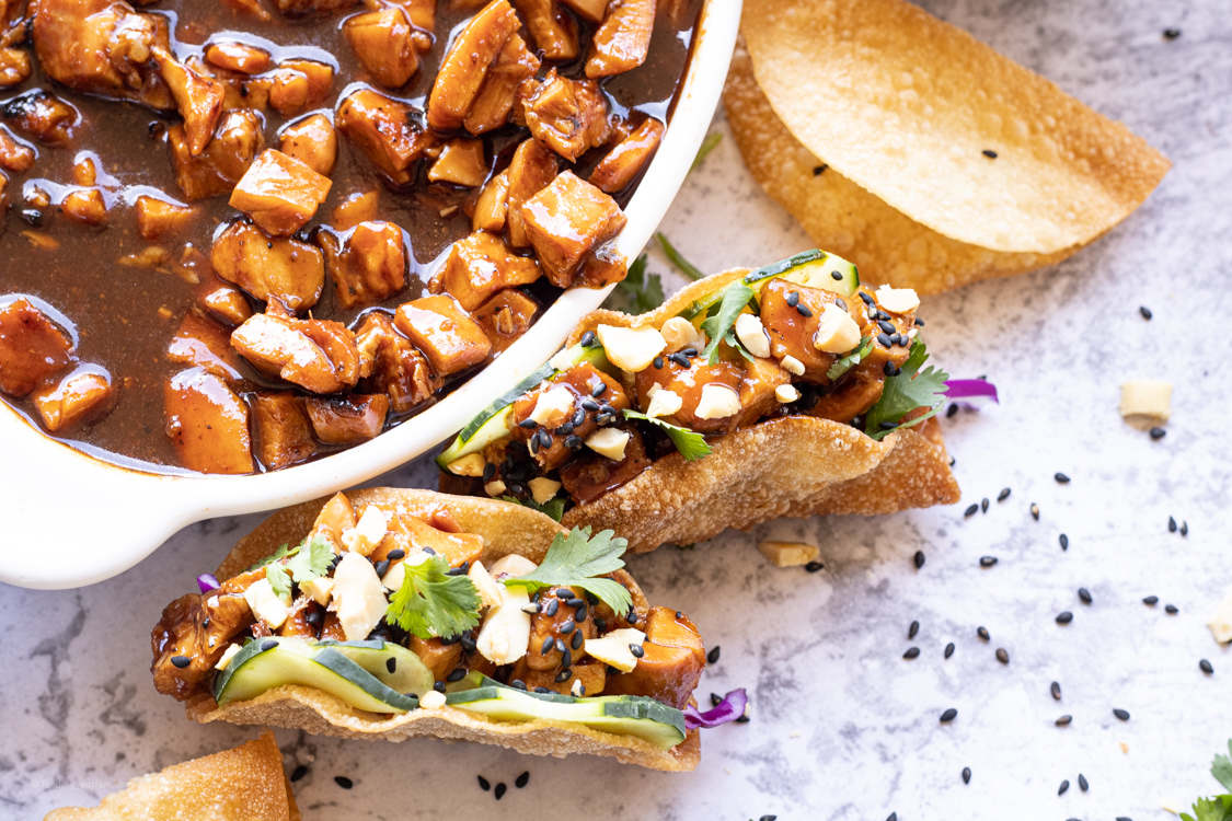 bbq chicken tacos in wonton shells
