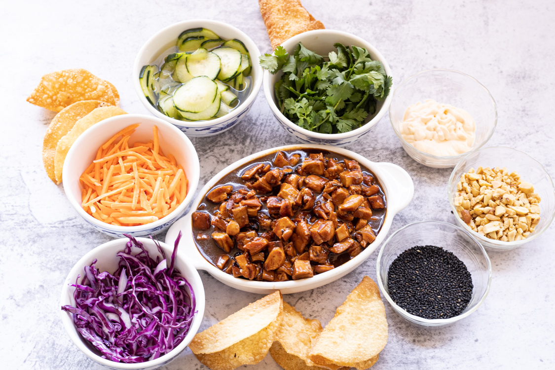 bowls of ingredients for wonton chicken tacos