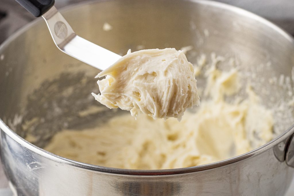 spatula holding a scoop of frosting