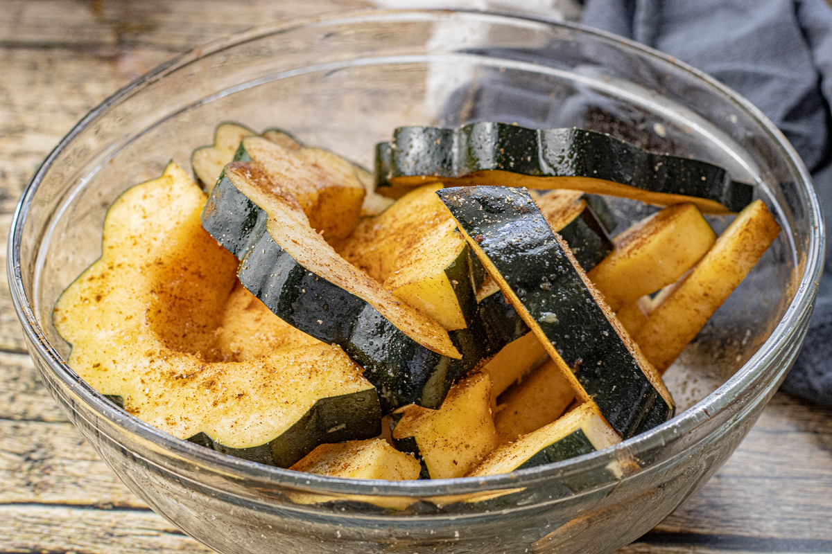 slices of acorn squash seasoned with cinnamon and nutmeg