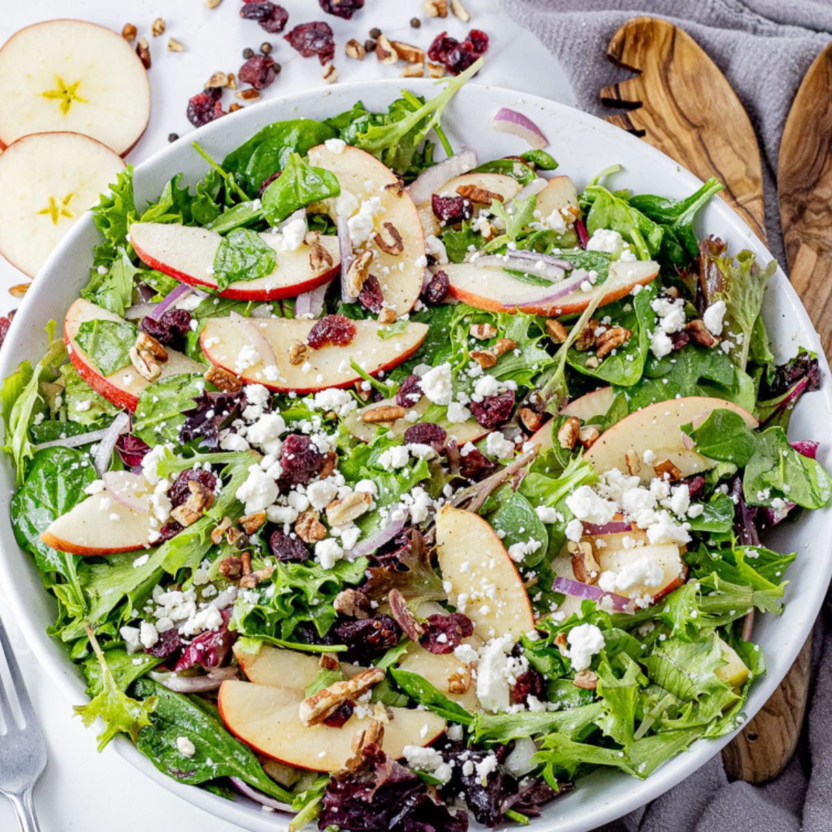 spinach salad with sliced apples