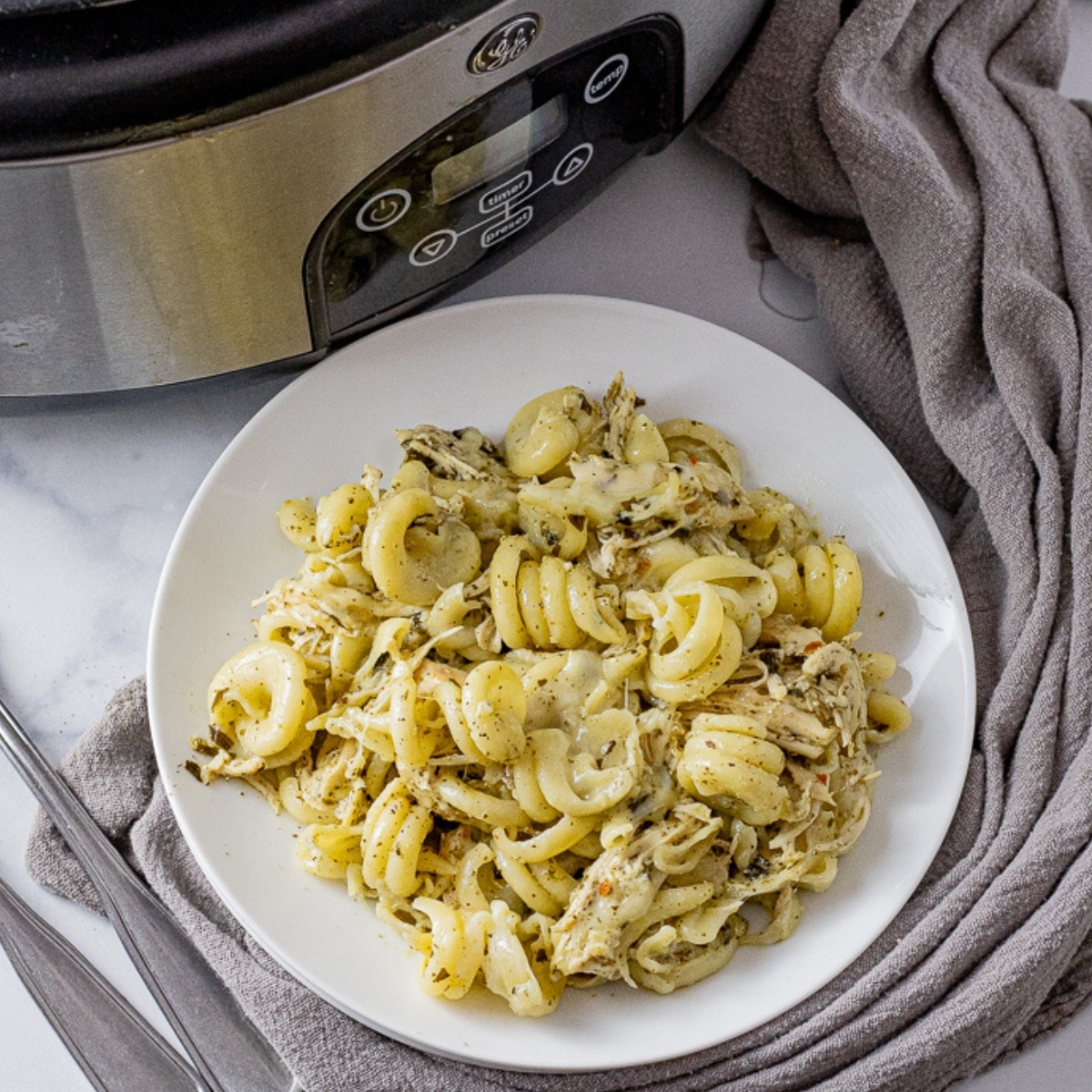 twisted pasts cooked in a slow cooker with chicken and pesto