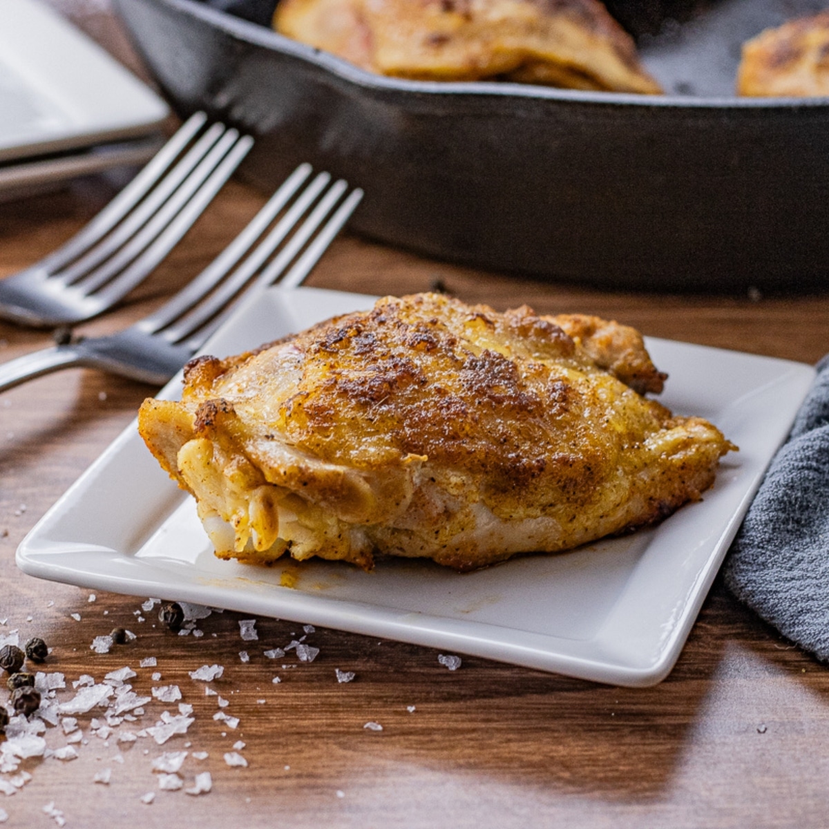 how to make cast iron chicken thighs baked