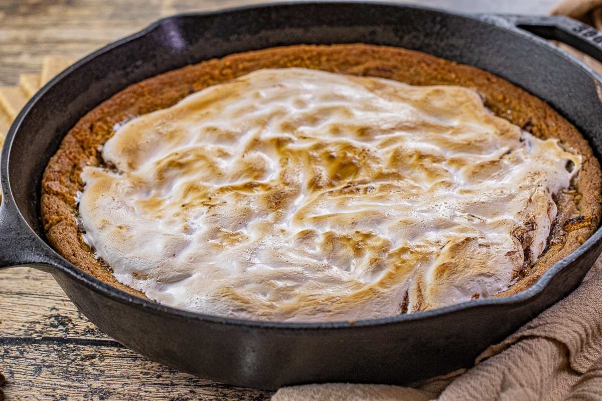Golden graham cracker cookie crust topped with layers of melted milk chocolate and toasted marshmallow