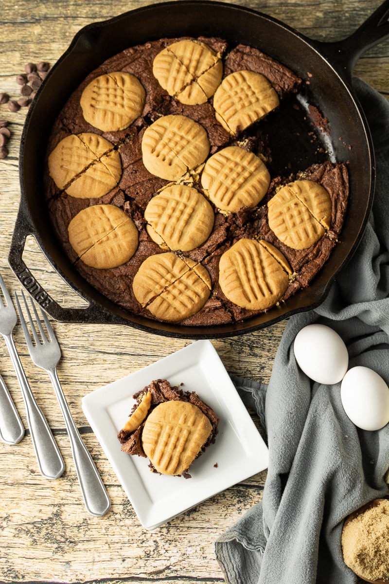 skillet brownie topped with a peanut butter cookie