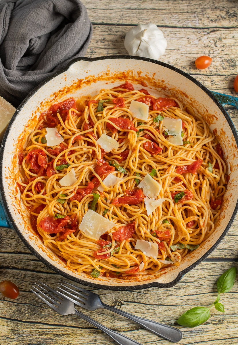pasta with cherry tomato sauce and basil